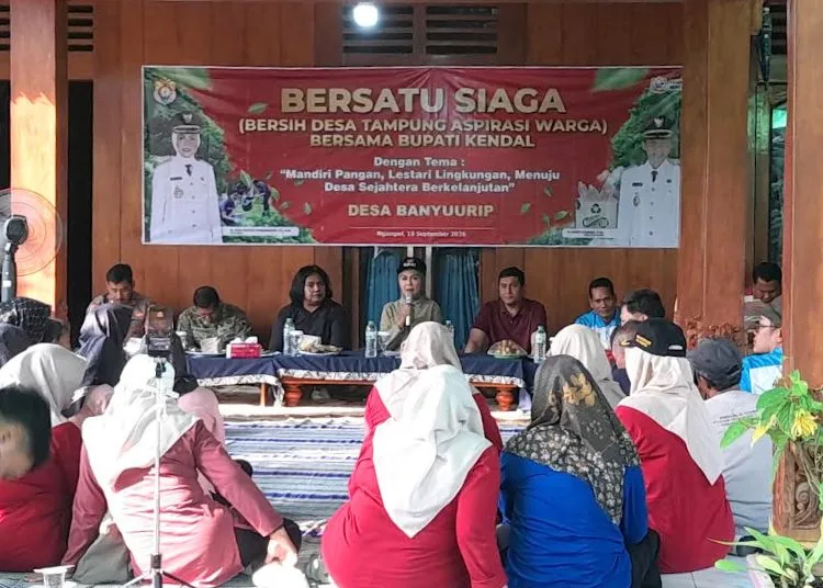 Bupati Kendal, Dyah Kartika Permanasari bersama Forkopimda dan OPD terkait dalam kegiatan Bersatu Siaga di Desa Banyuurip, Kecamatan Ngampel pada Jumat, 18 September 2026. (Anik Kustiani/Lingkarjateng.id)