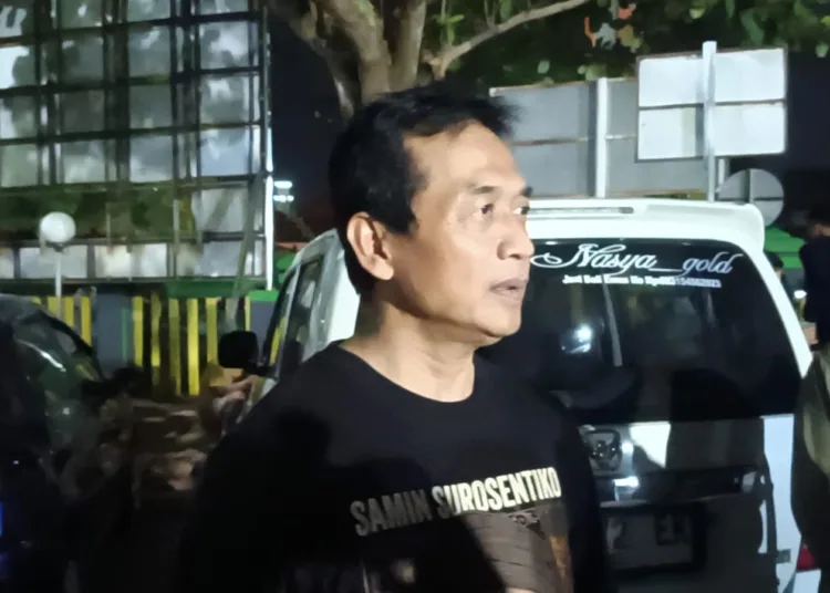 Wakil Bupati Batang Suyono saat di RSUD Kalisari Batang, menjenguk dan memastikan kondisi korban dugaan keracunan MBG, Rabu malam (23/9). Foto : Dok.pribadi/Lingkar