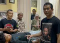 Wabup Batang Suyono saat di RSUD Kalisari Batang, menjenguk dan memastikan kondisi korban dugaan keracunan MBG mendapat penanganan medis, Rabu malam (23/9). Foto : Dok.pribadi/Lingkar