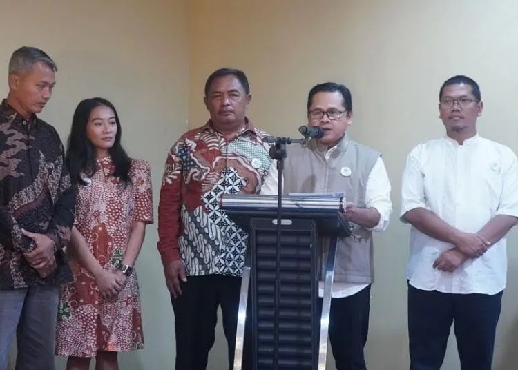 Puluhan SPPG mendeklarasikan bergabung dalam Paguyuban Mitra MBG yang berlangsung di Hotel Sendang Sari Batang, Kabupaten Batang pada Senin, 31 Agustus 2026. (Dok. Humas Pemkab Batang/Lingkarjateng.id)