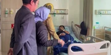 DPRD Pati menjenguk siswa korban dugaan keracunan MBG. (Lingkarjateng.id)