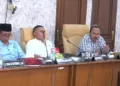 Anggota Banggar DPRD Pati, Irianto (kanan pertama) saat pembahasan perubahan APBD Kabupaten Pati 2026 bersama Tim Anggaran Pemerintah Daerah (TAPD). (Lingkarjateng.id)