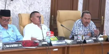 Anggota Banggar DPRD Pati, Irianto (kanan pertama) saat pembahasan perubahan APBD Kabupaten Pati 2026 bersama Tim Anggaran Pemerintah Daerah (TAPD). (Lingkarjateng.id)