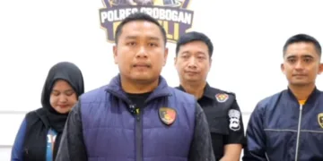 Kasat Reskrim Polres Grobogan AKP Taufik Frida Mustofa memberikan keterangan terkait kasus dugaan perundungan atau bullying yang terjadi di Desa Tanjungrejo, Kecamatan Wirosari, Kabupaten Grobogan. (Ahmad Abror/Lingkarjateng.id)