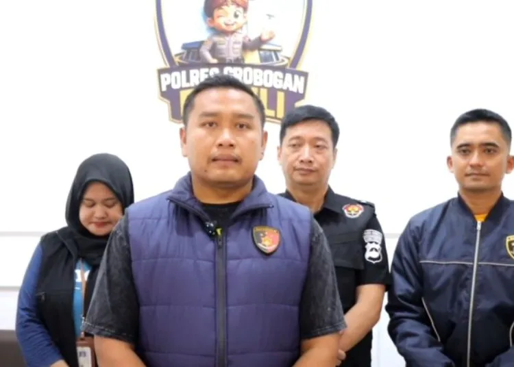 Kasat Reskrim Polres Grobogan AKP Taufik Frida Mustofa memberikan keterangan terkait kasus dugaan perundungan atau bullying yang terjadi di Desa Tanjungrejo, Kecamatan Wirosari, Kabupaten Grobogan. (Ahmad Abror/Lingkarjateng.id)