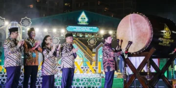 Menteri Agama Nasarudin Umar memukul bedug sebagai simbol ditutupnya rangkaian MTQ Nasional XXXI 2026 yang digelar di Jawa Tengah. (Dok. Pemprov Jateng/Lingkarjateng.id)