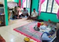 Wakil Ketua DPRD Kabupaten Jepara, Junarso mengadakan pelatihan ternak ayam petelur dengan menghadirkan narasumber profesional, Lilik Stiyo Wibowo untuk Kelompok Usaha Bersama (Kube) Sejahtera Bersama Desa Damarwulan, Kecamatan Keling, Kabupaten Jepara, pada Rabu, 23 September 2026. (Tomi Budianto/Lingkarjateng.id)