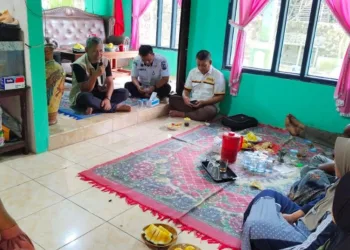 Wakil Ketua DPRD Kabupaten Jepara, Junarso mengadakan pelatihan ternak ayam petelur dengan menghadirkan narasumber profesional, Lilik Stiyo Wibowo untuk Kelompok Usaha Bersama (Kube) Sejahtera Bersama Desa Damarwulan, Kecamatan Keling, Kabupaten Jepara, pada Rabu, 23 September 2026. (Tomi Budianto/Lingkarjateng.id)