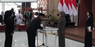 Bupati Kendal Dyah Kartika Permanasari menyaksikan penandatanganan pelantikan sumpah/janji jabatan 22 pejabat pimpinan tinggi pratama yang berlangsung berlangsung di Pendopo Tumenggung Bahurekso, Kamis, 3 September 2026. (Anik Kustiani/Lingkarjateng.id)