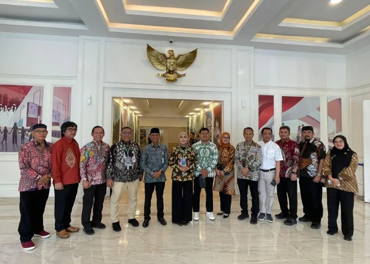 Bupati Kendal Dyah Kartika Permanasari, didampingi Sekretaris Daerah Kendal Agus Dwi Lestari dan Kepala Bapperida Kendal. (Dok. Pribadi/Lingkarjateng.id)
