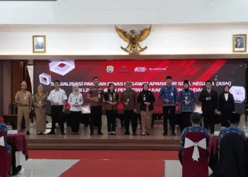 Peragaan aturan pakaian dinas di Lingkungan Pemerintahan Kabupaten Kendal, Kamis, 17 September 2026. (Anik Kustiani/Lingkarjateng.id)