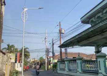 LPJU di salah satu ruas jalan di Kabupaten Kudus. (Nisa Hafidzotus S./Lingkarjateng.id)