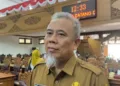Kepala BPKAD Kabupaten Pati, Febes Mulyono saat diwawancara seusai  audiensi dengan ormas Gerakan Jalan Lurus (GJL) di ruang paripurna DPRD Pati, Selasa, 1 September 2026. (Fahtur Rohman/Lingkarjateng.id)
