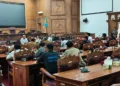 LSM Gerakan Jalan Lurus (GJL) melakukan audiensi dengan DPRD Pati membahas usulan penurunan tarif Bea Perolehan Hak atas Tanah dan Bangunan (BPHTB) dari 4 persen menjadi 2,5 persen, Selasa, 1 September 2026. (Lingkarjateng.id)
