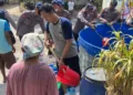 Satuan Brigade Mobil (Satbrimob) Polda Jawa Tengah menyalurkan bantuan air bersih di wilayah Desa Tambahmulyo, Kecamatan Jakenan, Kabupaten Pati pada Rabu, 2 September 2026. (Dok. Pribadi/Lingkarjateng.id)