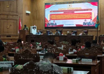 Rapat paripurna penetapan Rancangan Peraturan Daerah (Raperda) tentang Perubahan APBD Tahun Anggaran 2026 menjadi Perda, Jumat, 18 September 2026. (Lingkarjateng.id)