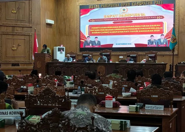 Rapat paripurna penetapan Rancangan Peraturan Daerah (Raperda) tentang Perubahan APBD Tahun Anggaran 2026 menjadi Perda, Jumat, 18 September 2026. (Lingkarjateng.id)