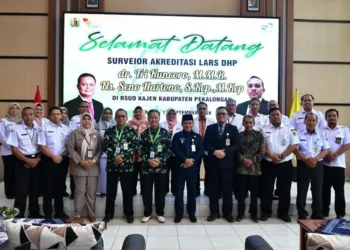 Plt Bupati Pekalongan Sukirman saat menyambut tim surveyor akreditasi di RSUD Kajen, Rabu, 16 September 2026. (Fahri Akbar/Lingkarjateng.id)