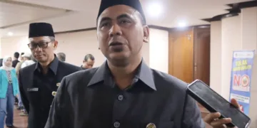 Wakil Gubernur Jawa Tengah, Taj Yasin Maimoen, memberi keterangan usai menghadiri rapat pariprna di Gedung DPRD Jateng, Kamis, 3 September 2026. (Rizky Syahrul Al-Fath/Lingkarjateng.id)