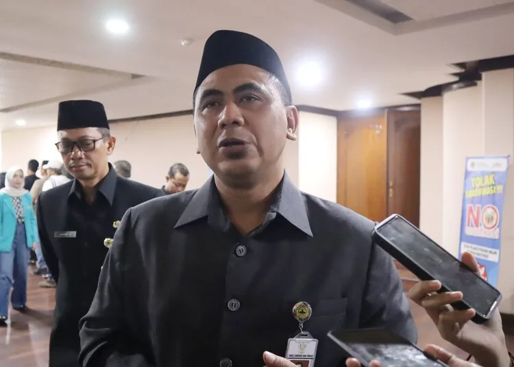 Wakil Gubernur Jawa Tengah, Taj Yasin Maimoen, memberi keterangan usai menghadiri rapat pariprna di Gedung DPRD Jateng, Kamis, 3 September 2026. (Rizky Syahrul Al-Fath/Lingkarjateng.id)