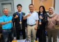 Thania Kusumaningtyas dan Bintang Reindra Nada Guitara foto bersama dengan pengurus KONI Salatiga, Rabu, 30 September 2026. (Dok.KONI Salatiga/Lingkarjateng.id)