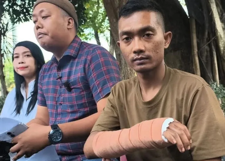 Khoirul Anwar (28), warga Ledok, Desa Sidoharjo, Kecamatan Susukan, Kabupaten Semarang saat ditemui awak media usai melapor ke Polres Salatiga, Rabu, 30 September 2026. (Angga Rosa/Lingkarjateng.id)