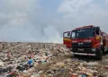 Kondisi TPA Jatibarang yang masih diselimuti asap tebal kebakaran pada Kamis (1/10). Foto : Lingkar Network/Syahril