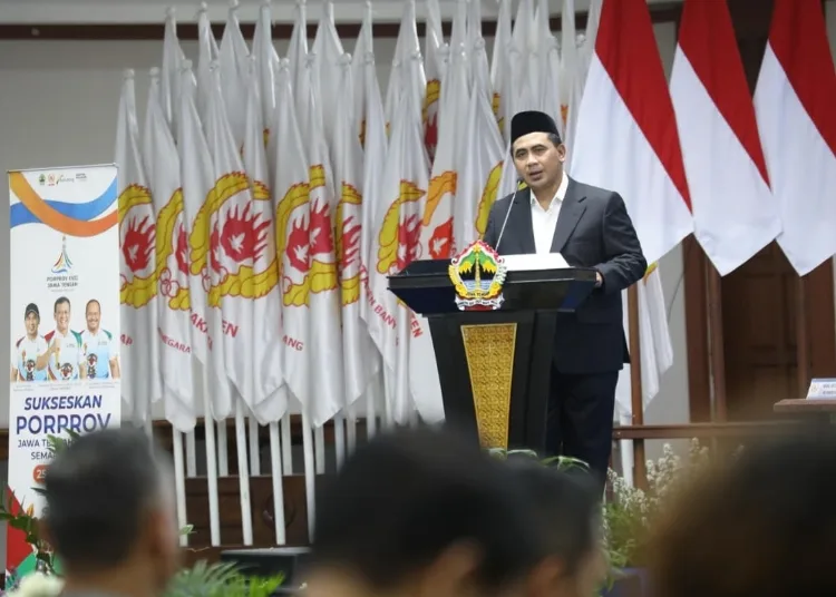 Wakil Gubernur Jateng Taj Yasin Maimoen dalam acara Chef de Mission Meeting Porprov Jawa Tengah XVII di Gradhika Bhakti Praja, Semarang, Jumat, 2 Oktober 2026. (Humas Pemprov Jateng)