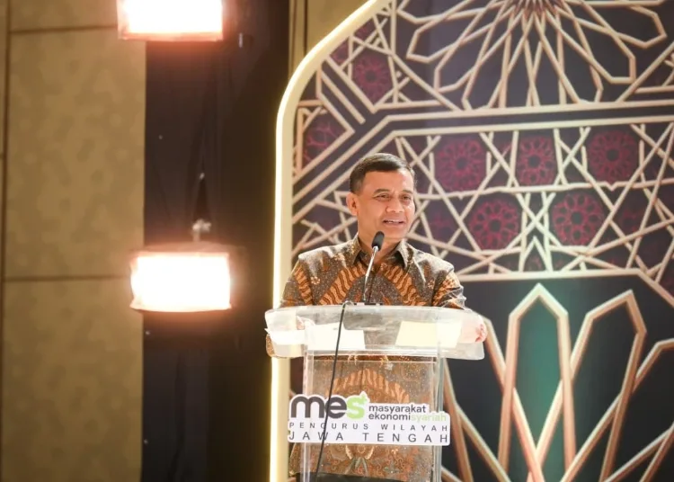 Gubernur Jawa Tengah, Ahmad Luthfi, menyampaikan sambutan saat menghadiri pelantikan Pengurus Wilayah Masyarakat Ekonomi Syariah (MES) Jateng periode 2026–2031 pada Jumat, 2 Oktober 2026. (Humas Pemprov Jateng)