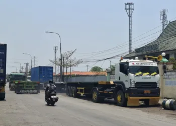 Kondisi Jalan Usman Janatin, Kecamatan Semarang Utara, Kamis (8/10). Foto : Lingkar Network/Syahril