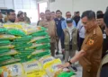 Gubernur Jateng, Ahmad Lutfi saat meninjau KDMP Bergas Kidul di Kecamatan Bergas, Kabupaten Semarang pada Selasa, (20/10). Foto : Lingkar Network/Hesty