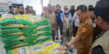 Gubernur Jateng, Ahmad Lutfi saat meninjau KDMP Bergas Kidul di Kecamatan Bergas, Kabupaten Semarang pada Selasa, (20/10). Foto : Lingkar Network/Hesty