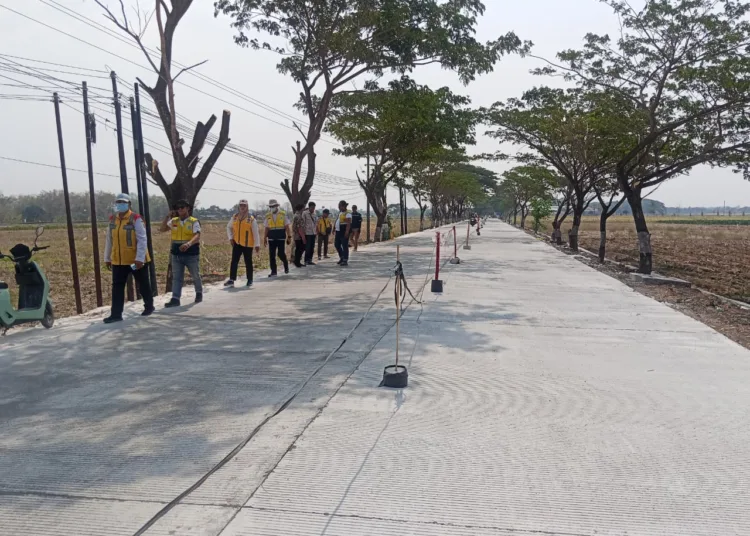 Proyek Betonisasi Ruas Jalan Randublatung-Cepu Capai 92 Persen. Foto : Lingkar Network/Hanafi