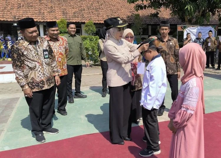 Bupati Kendal, Dyah Kartika Permanasari, secara simbolis membuka lomba MAPSI sekolah dasar di SMA Negeri 1 Gemuh pada Sabtu, 17 Oktober 2026. (Humas Kominfo Kendal/Lingkarjateng.id)