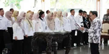 Pelaksana Tugas (Plt) Bupati Pati Risma Ardhi Chandra melantik 79 pejabat administrator dan pengawas di Pendopo Kabupaten Pati, Kamis, 22 Oktober 2026. (Humas Pemkab Pati)