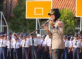 Kapolres Kendal, AKBP Ratna Quratul Ainy, memberi edukasi tentang bahaya perundungan kepada siswa MTsN 1 Brangsong, Kabupaten Kendal, Senin, 19 Oktober 2026. (Humas Polres Kendal/Lingkarjateng.id)