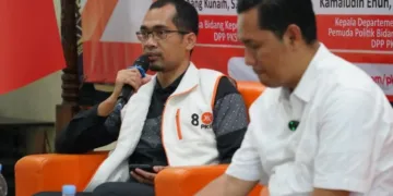 Anggota DPRD Jawa Tengah yang juga Ketua Bidang Kepemudaan DPW PKS Jawa Tengah, Hafidz Alhaq Fatih (kiri), menjadi pengisi acara Akademi Pemimpin Muda Indonesia (APMI) di Gedung DPTW PKS Jawa Tengah, Semarang, Minggu, 4 Oktober 2026. (dok for Lingkarjateng.id)