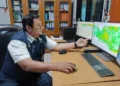 Prakirawan Cuaca BMKG Ahmad Yani Semarang, Harits Syahid Hakim. (Rizky Syahrul Al-Fath/Lingkarjateng.id)