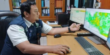 Prakirawan Cuaca BMKG Ahmad Yani Semarang, Harits Syahid Hakim. (Rizky Syahrul Al-Fath/Lingkarjateng.id)