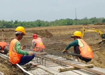 ILUSTRASI: Pembangunan embung yang didanai dari bantuan keuangan Provinsi Jawa Tengah tahun 2025 di Kabupaten Blora. (Eko Wicaksono/Lingkarjateng.id)