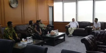 Bupati Blora Arief Rohman koordinasi dengan Direktur Jenderal Planologi Kehutanan Kementerian Kehutanan, Ade Tri Ajikusumah di gedung Kemenhut pada Selasa, 20 Oktober 2026. (dok for Lingkarjateng.id)