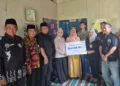 Bupati Kendal, Dyah Kartika Permanasari, menyerahkan santunan JKM BPJS Ketenagakerjaan kepada ahli waris almarhum Jamzuli, nelayan asal Desa Wonosari, Kecamatan Patebon, Jumat, 2 Oktober 2026. (Anik Kustiani/Lingkarjateng.id)