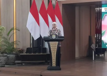 Bupati Kendal, Dyah Kartika Permanasari, memberi sambutan saat membuka rangkaian peringatan Hari Santri Nasional 2026 di Pendopo Tumenggung Bahurekso, Sekretariat Daerah Kendal, Kamis, 15 Oktober 2026. (Anik Kustiani/Lingkarjateng.id)