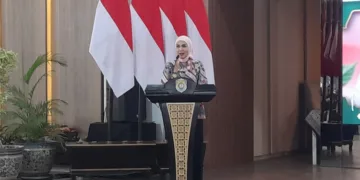 Bupati Kendal, Dyah Kartika Permanasari, memberi sambutan saat membuka rangkaian peringatan Hari Santri Nasional 2026 di Pendopo Tumenggung Bahurekso, Sekretariat Daerah Kendal, Kamis, 15 Oktober 2026. (Anik Kustiani/Lingkarjateng.id)
