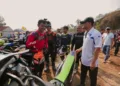 Gubernur Jawa Tengah, Ahmad Luthfi, menyapa peserta Gubernur Cup Jateng PETE Indonesia Hard Enduro #1 di Argon Enduro Park, Desa Sidomukti, Kecamatan Weleri, Kabupaten Kendal, Minggu, 11 Oktober 2026. (Humas Pemprov Jateng/Lingkarjateng.id)