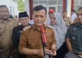 Gubernur Jawa Tengah, Ahmad Luthfi, memberi keterangan kepada awak media saat meninjau Koperasi Desa Merah Putih Bergas Kidul, Kecamatan Bergas, Kabupaten Semarang, Selasa, 20 Oktober 2026. (Hesty Imaniar/Lingkarjateng.id)