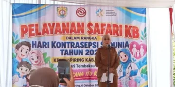 Bupati Kendal, Dyah Kartika Permanasari, memberikan sambutan dalam acara pelayanan safari KB di lingkungan pabrik PT Sari Tembakau Harum Cepiring, Selasa 6 Oktober 2026. (dok for Lingkarjateng.id)