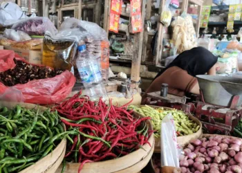 Pedagang cabai di pasar Sidomakmur, Kabupaten Blora. Foto : Eko Wicaksono/Lingkar