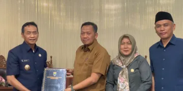 Rapat paripurna penyampaian tindak lanjut hasil evaluasi Gubernur Jawa Tengah di DPRD Batang. Foto : Dok.Pemkab Batang/Lingkar