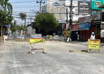 Perbaikan drainase di Jalan Gajah Kota Semarang. Foto : Lingkar Network/Syahril